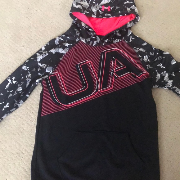 Cute girl under armour sweater !! - Picture 1 of 4